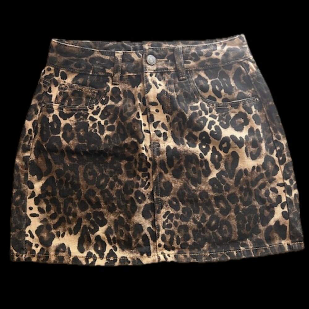 Trendy Leopard Print Denim Skirt, Size Medium